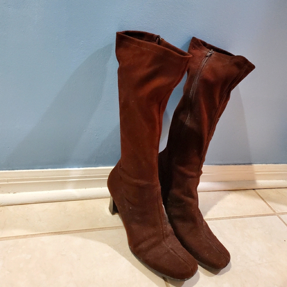Predictions Brown Chocolate Suede Boots